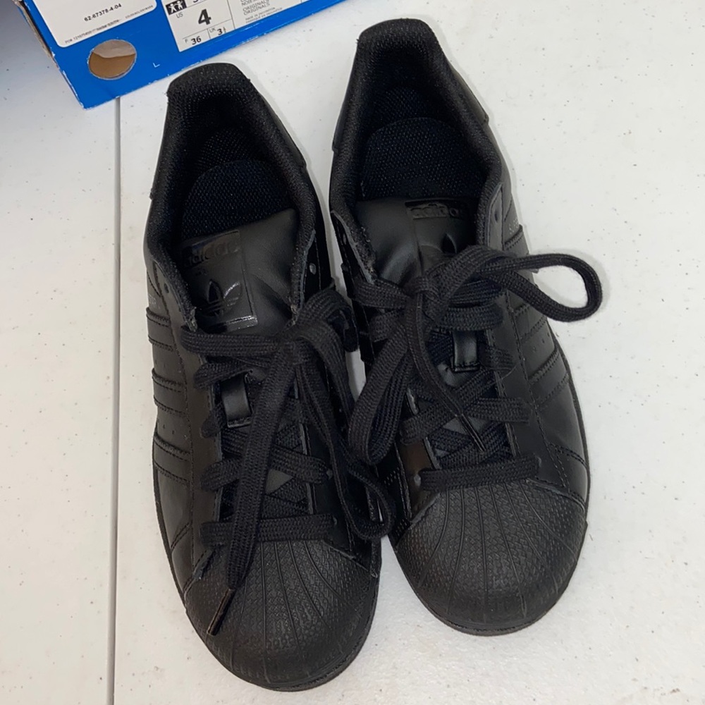New Black Shell Toe Adidas Size 4y